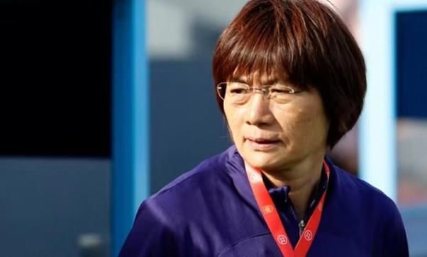 女生扒开腿让男生桶