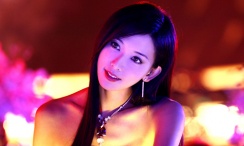 快乐的裸露女